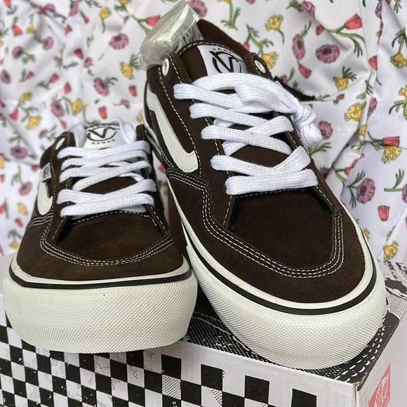 Vans Men’s Rowan
Dark Brown
VN0A5JICDRB Sneakers - Picture 7 of 16
